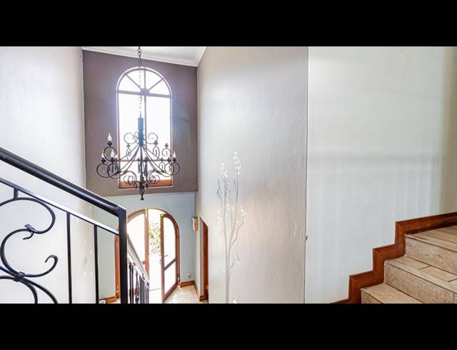 5 BEDROOM HOUSE FOR SALE IN IRENE GLEN